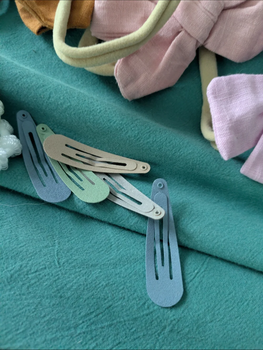 Girls Hair Accessories - Headbands, Clips, Ties, And Scarves